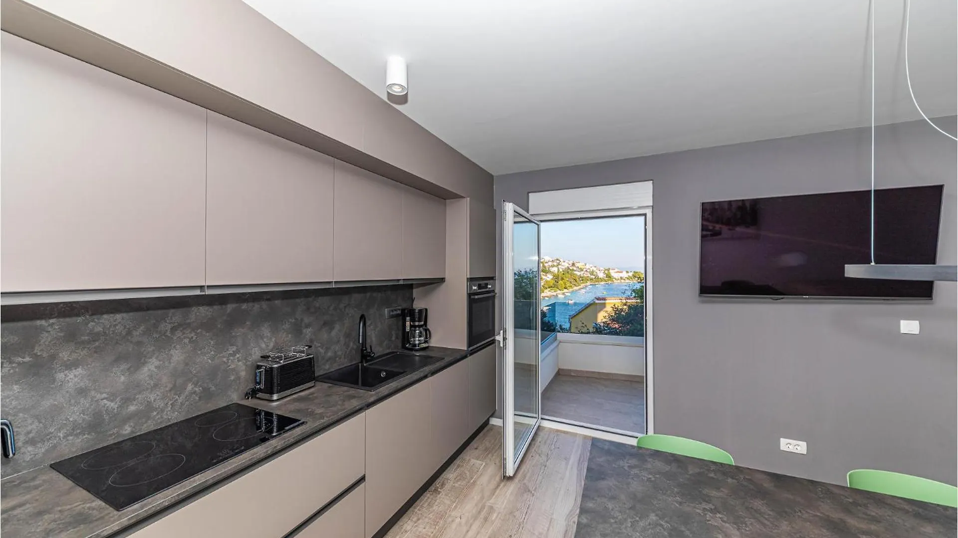 טרוגיר Gorgeous Apartment In Okrug Gornji With Lake View קרואטיה