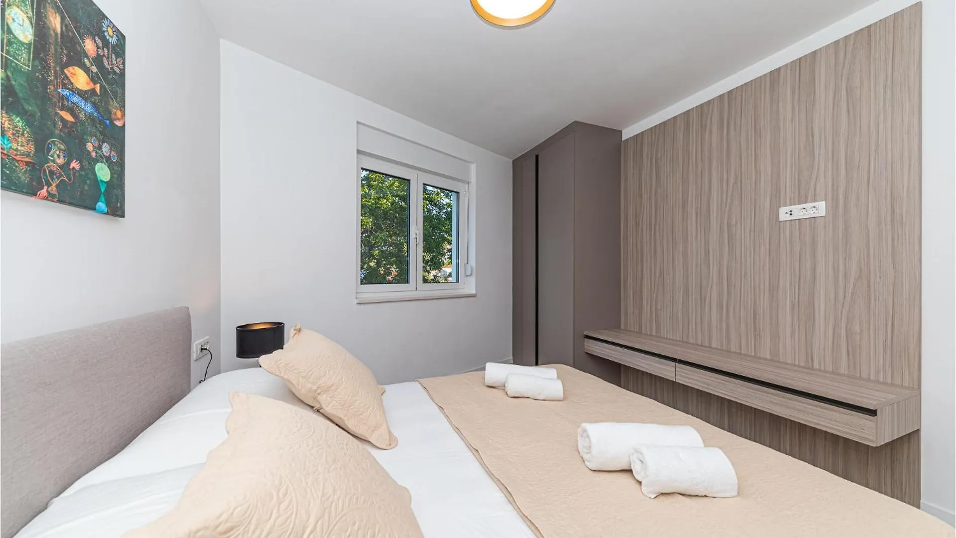 טרוגיר Gorgeous Apartment In Okrug Gornji With Lake View