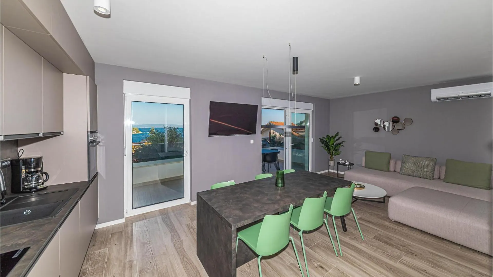 טרוגיר Gorgeous Apartment In Okrug Gornji With Lake View קרואטיה