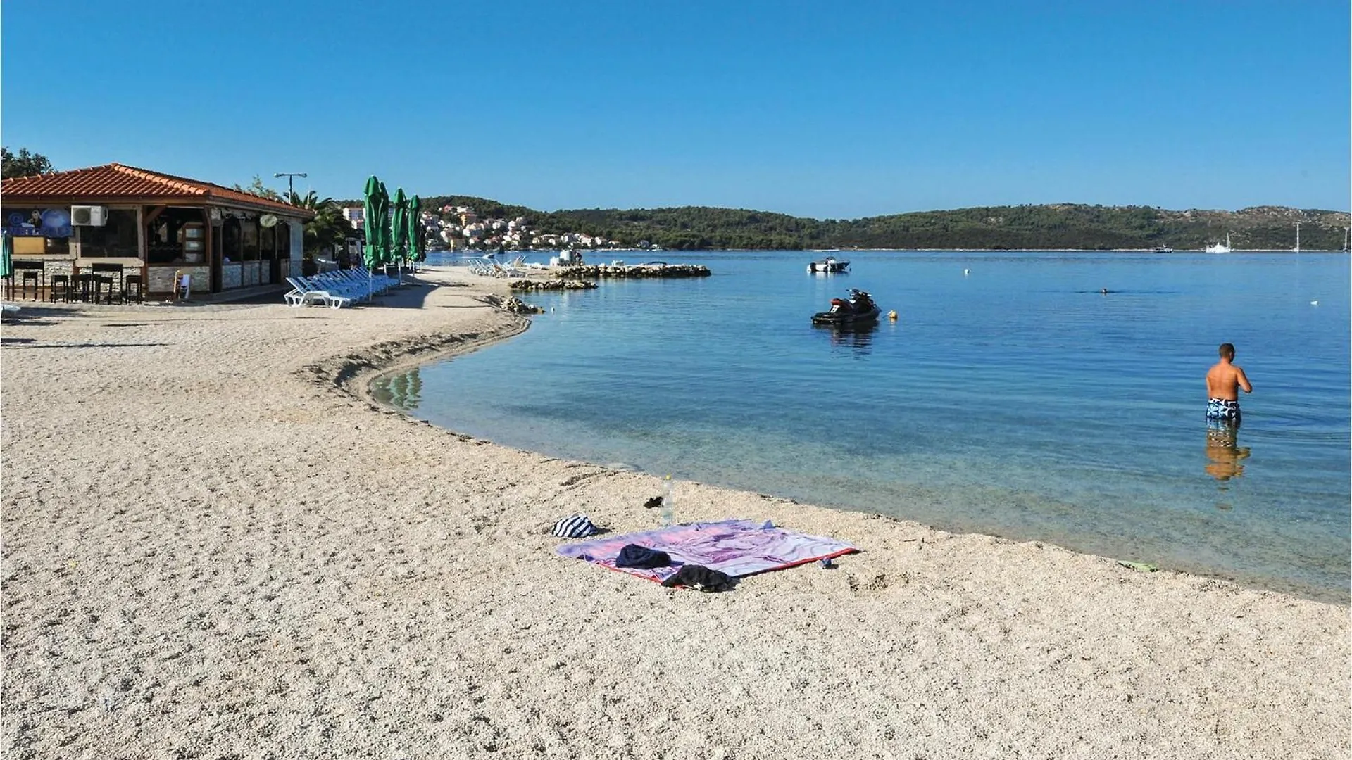 Gorgeous Apartment In Okrug Gornji With Lake View Trogir
