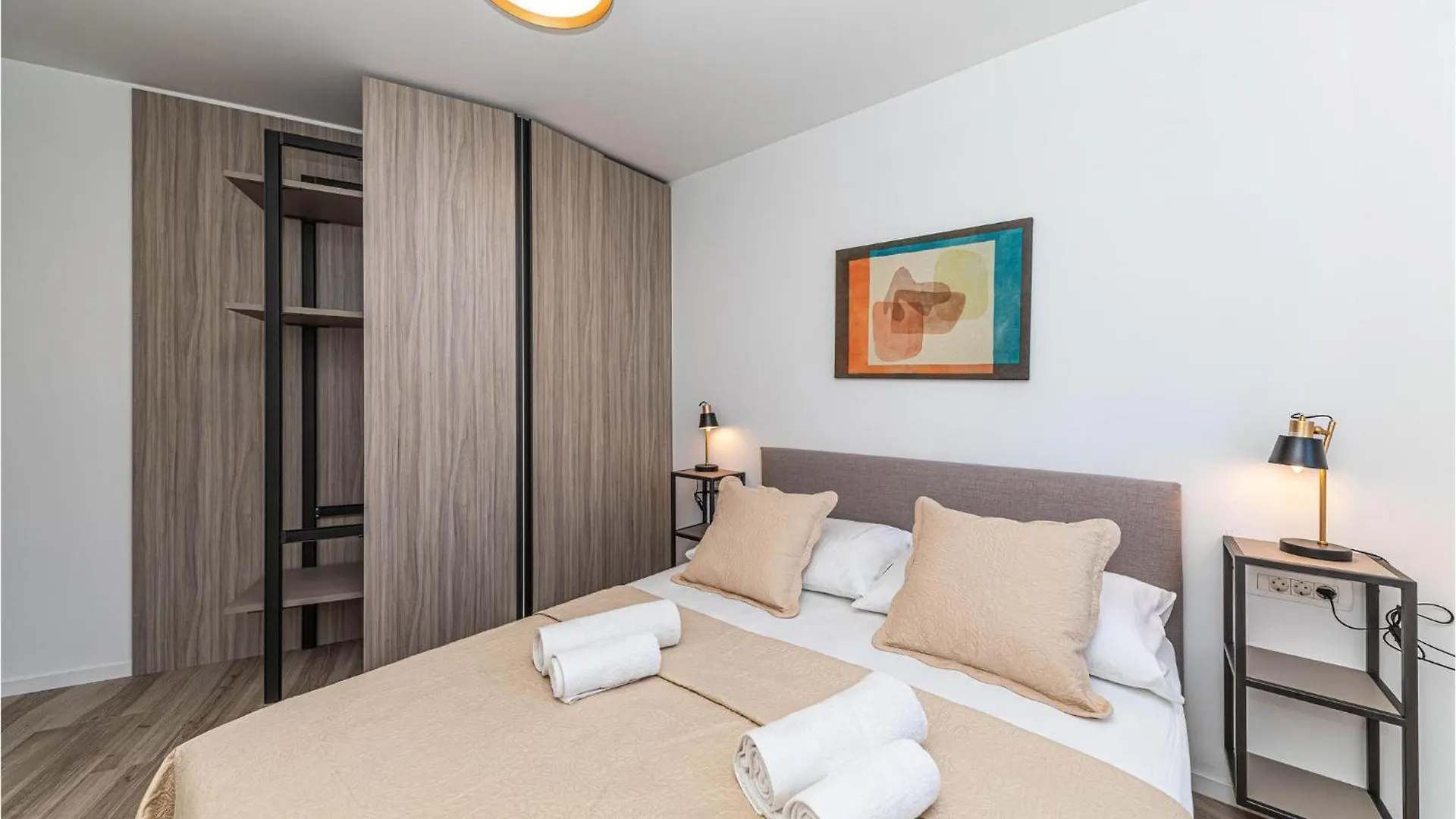 Gorgeous Apartment In Okrug Gornji With Lake View Trogir